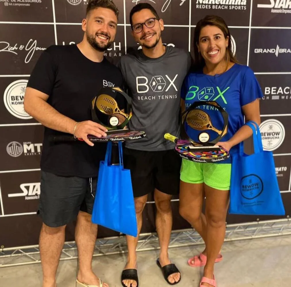 Turma de beach tennis indoor