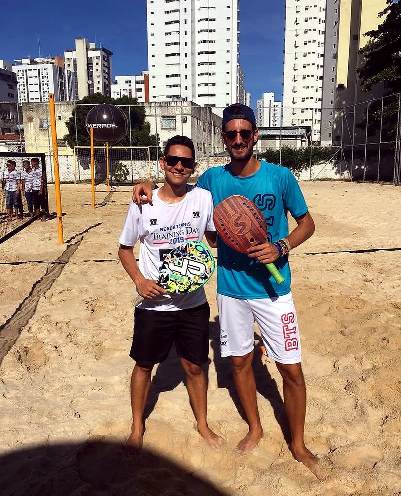 Renato Holanda em dupla ao pôr do sol
